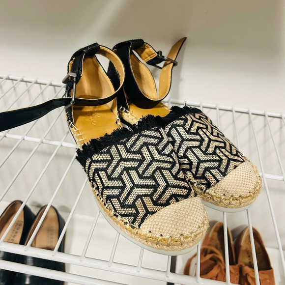 Crown Vintage Black and Tan Ankle Strap Shoes - Picture 3 of 7